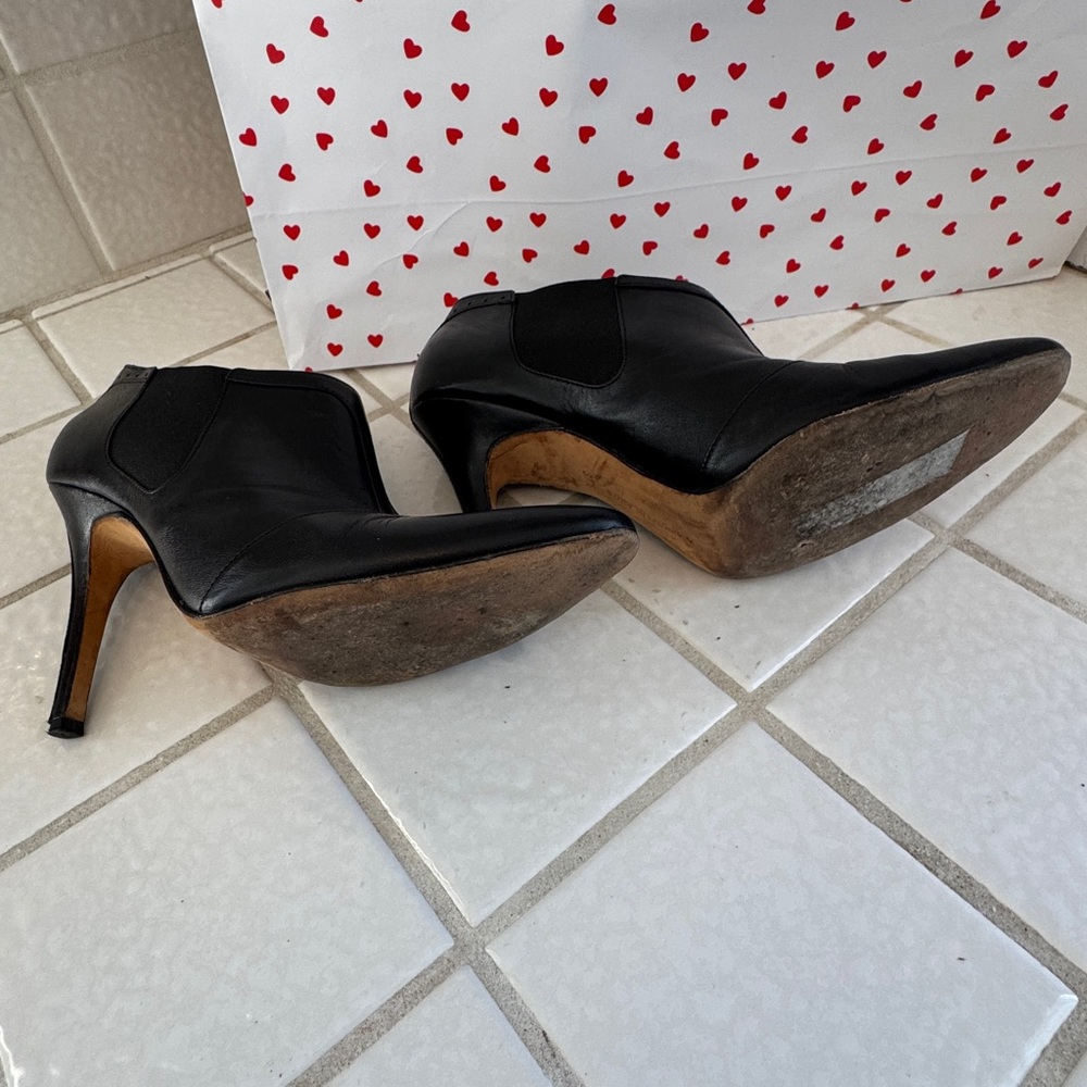 Manolo Blahnik Black Pointed-Toe Leather Ankle Booties - Women - Picture 2 of 8